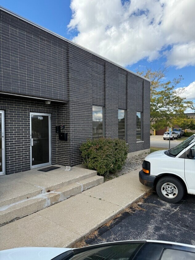 700-750 Bonnie Ln, Elk Grove Village, IL for sale Building Photo- Image 1 of 10