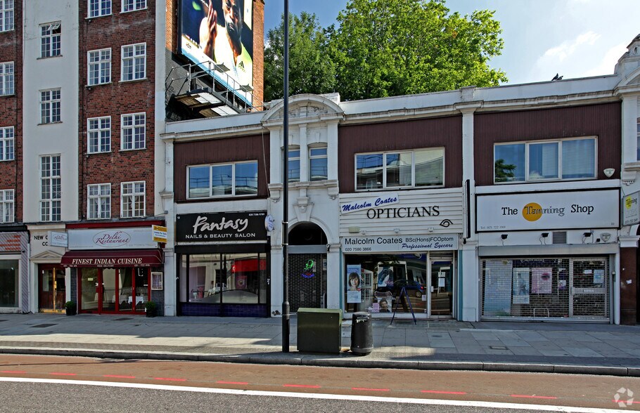 Finchley Rd, London, NW3 5EP