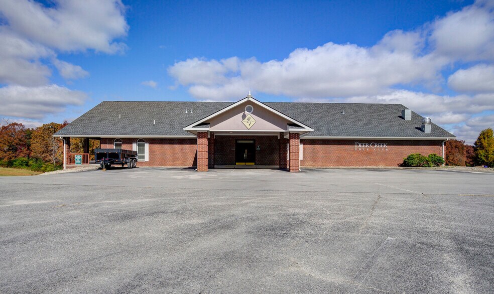 445 Deer Creek Dr, Crossville, TN 38571