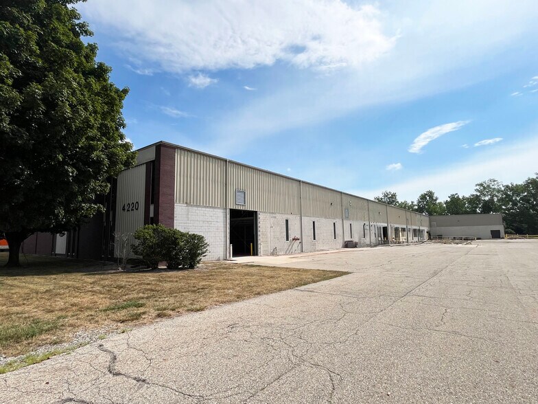 4220 Roger B. Chaffee Memorial Dr SE, Grand Rapids, MI for sale - Building Photo - Image 1 of 1