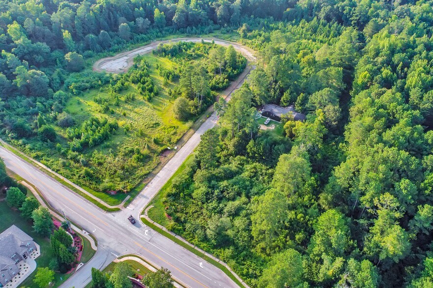 5376 River Rd, Ellenwood, GA 30294