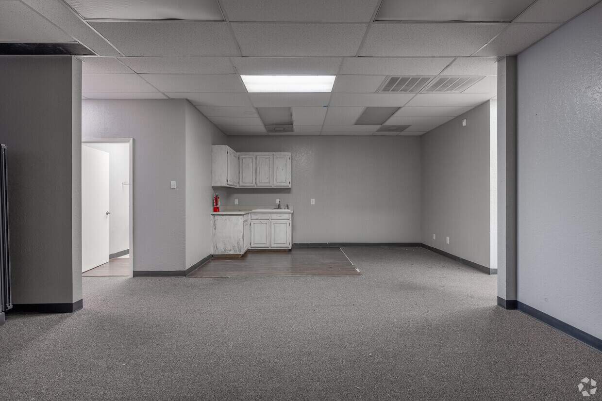 3501-3529 NW Loop 820, Fort Worth, TX for lease Interior Photo- Image 1 of 4
