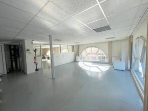 Rue Du 8 Mai 1945, Poissy for lease Interior Photo- Image 1 of 3