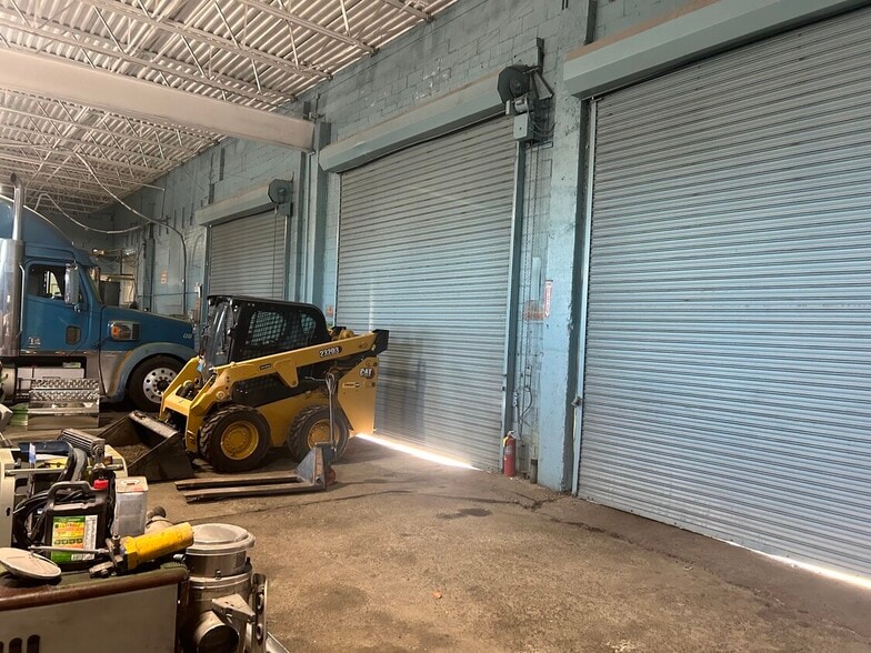 184-188 Doremus Ave, Newark, NJ for sale - Interior Photo - Image 2 of 8