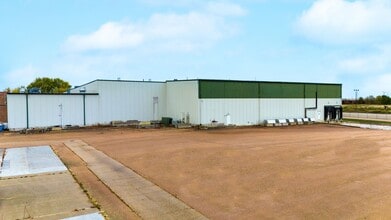 347 N 43rd Rd, Mendota, IL for lease Interior Photo- Image 2 of 9