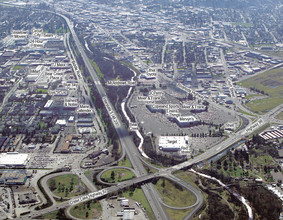 1600-1900 N Riverside Ave, Medford, OR - aerial  map view