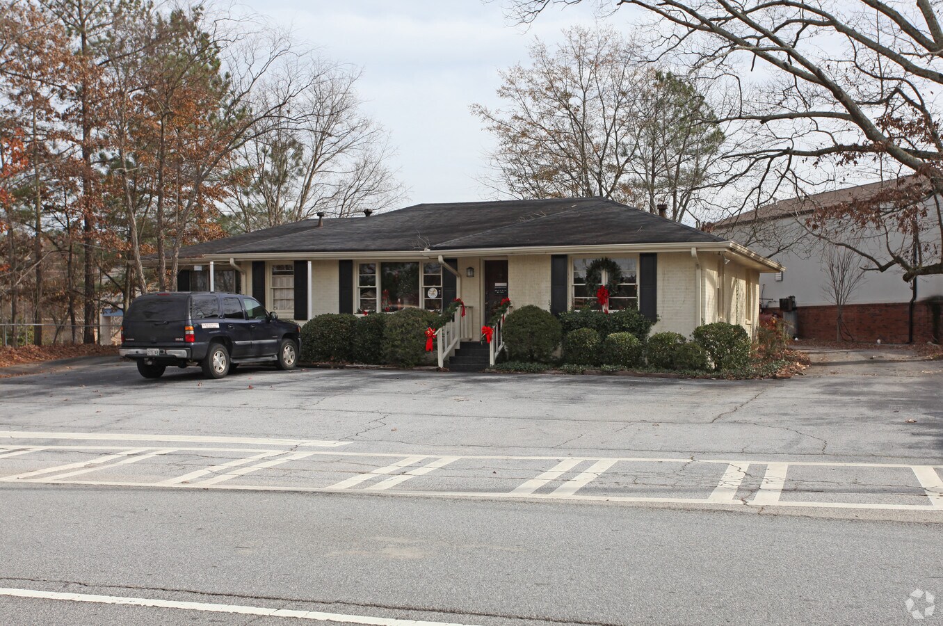 5464 Five Forks Trickum Rd Stone Mountain Ga 30087 Loopnet Com