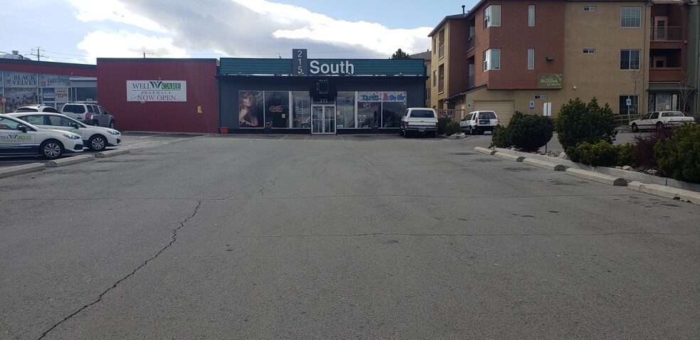 215-250 S Wells Ave, Reno, NV for lease - Building Photo - Image 2 of 3