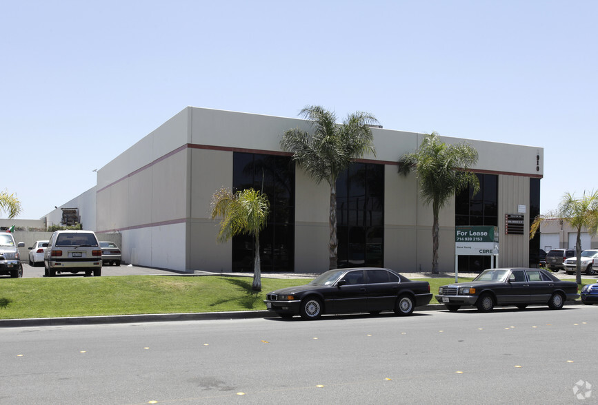 3910 E Coronado St, Anaheim, CA for lease - Building Photo - Image 2 of 7