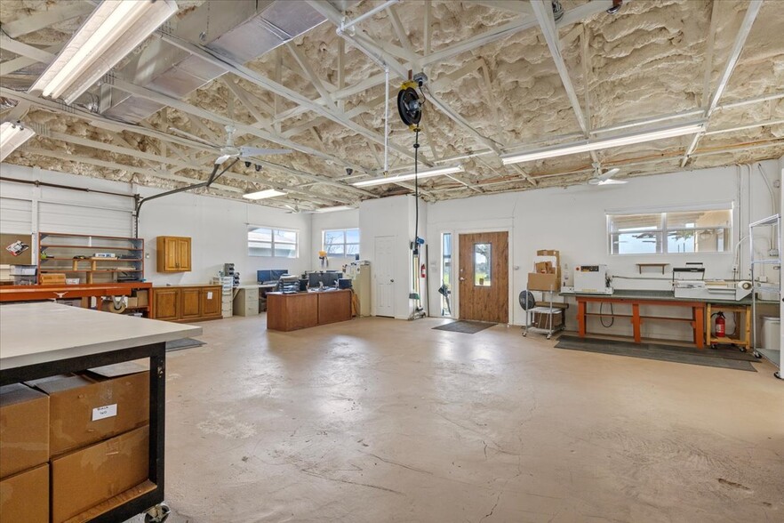 1324 E State Highway 71, Bastrop, TX for lease - Interior Photo - Image 3 of 29