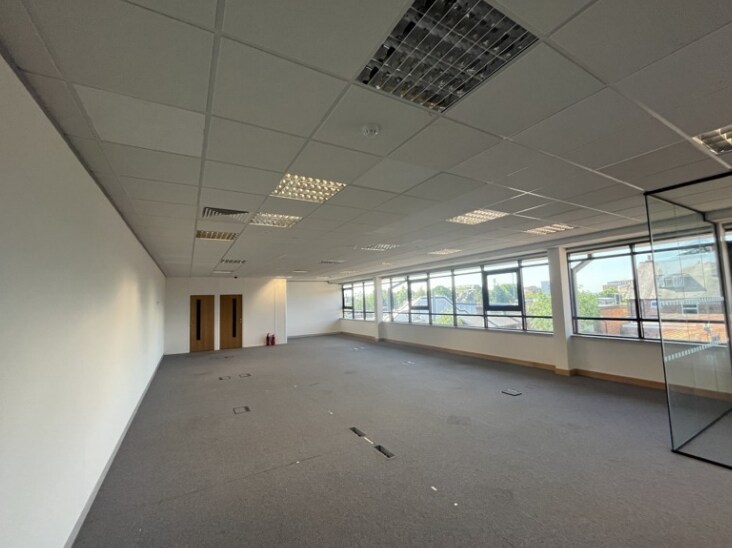 4 Beaconsfield Rd, St Albans for lease - Interior Photo - Image 3 of 5