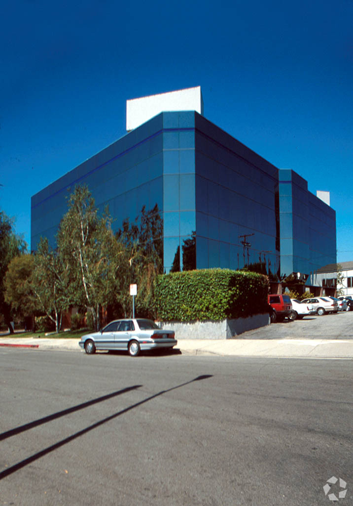 15650 Devonshire St, Granada Hills, CA for lease Building Photo- Image 1 of 28