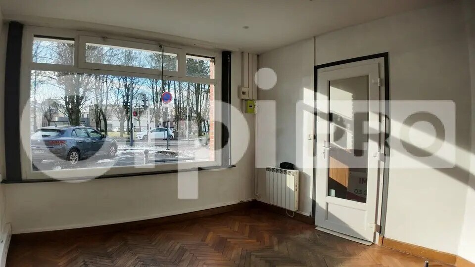 Retail in Arras for lease Building Photo- Image 1 of 11