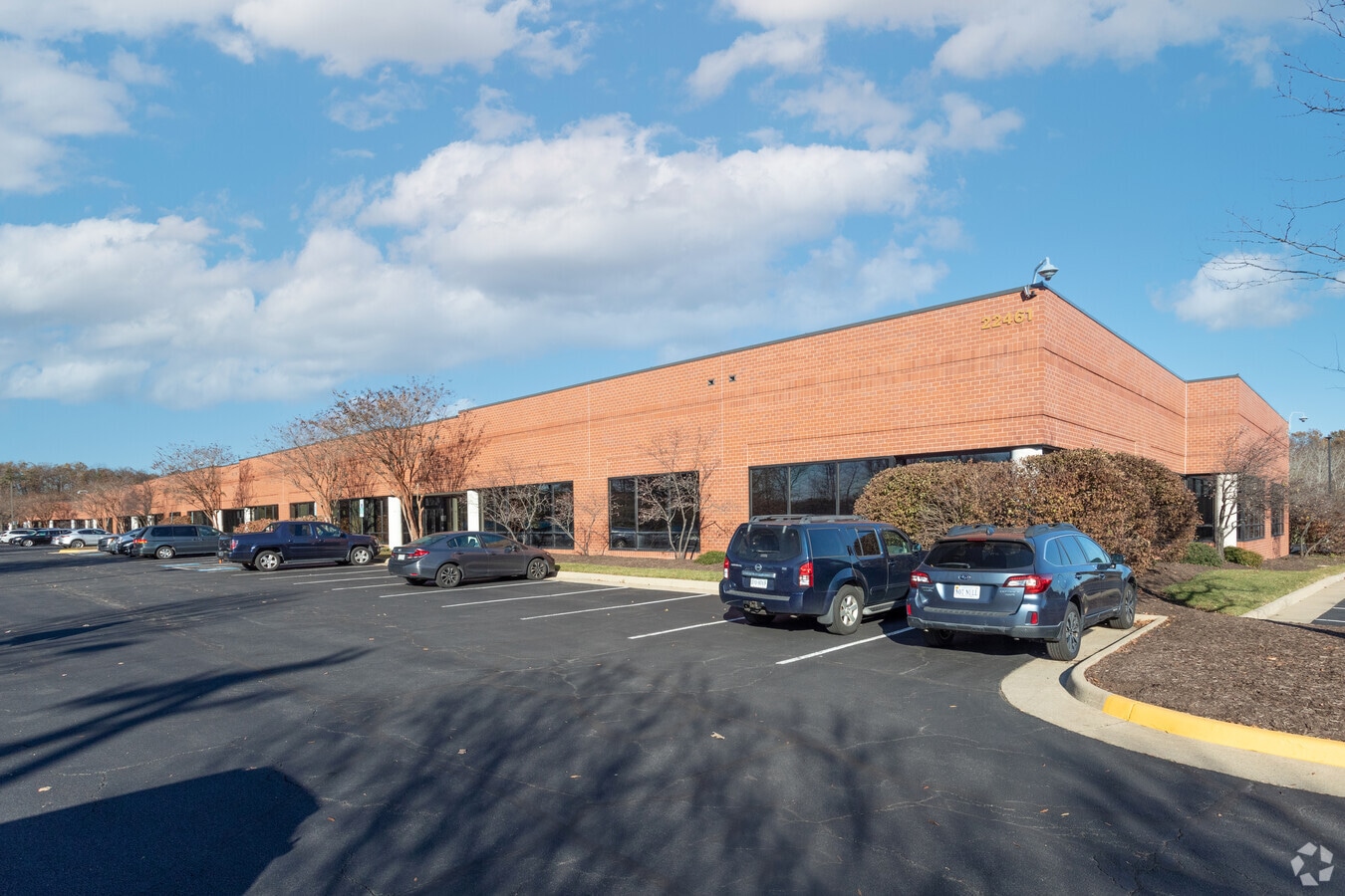 22461 Shaw Rd, Sterling, VA 20166