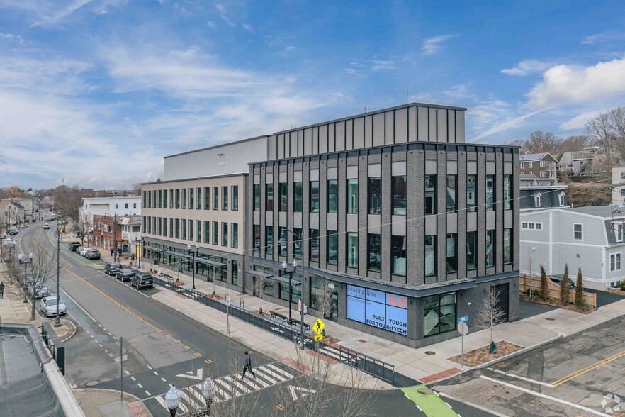 599 Somerville Ave, Somerville, MA for lease - Building Photo - Image 1 of 1