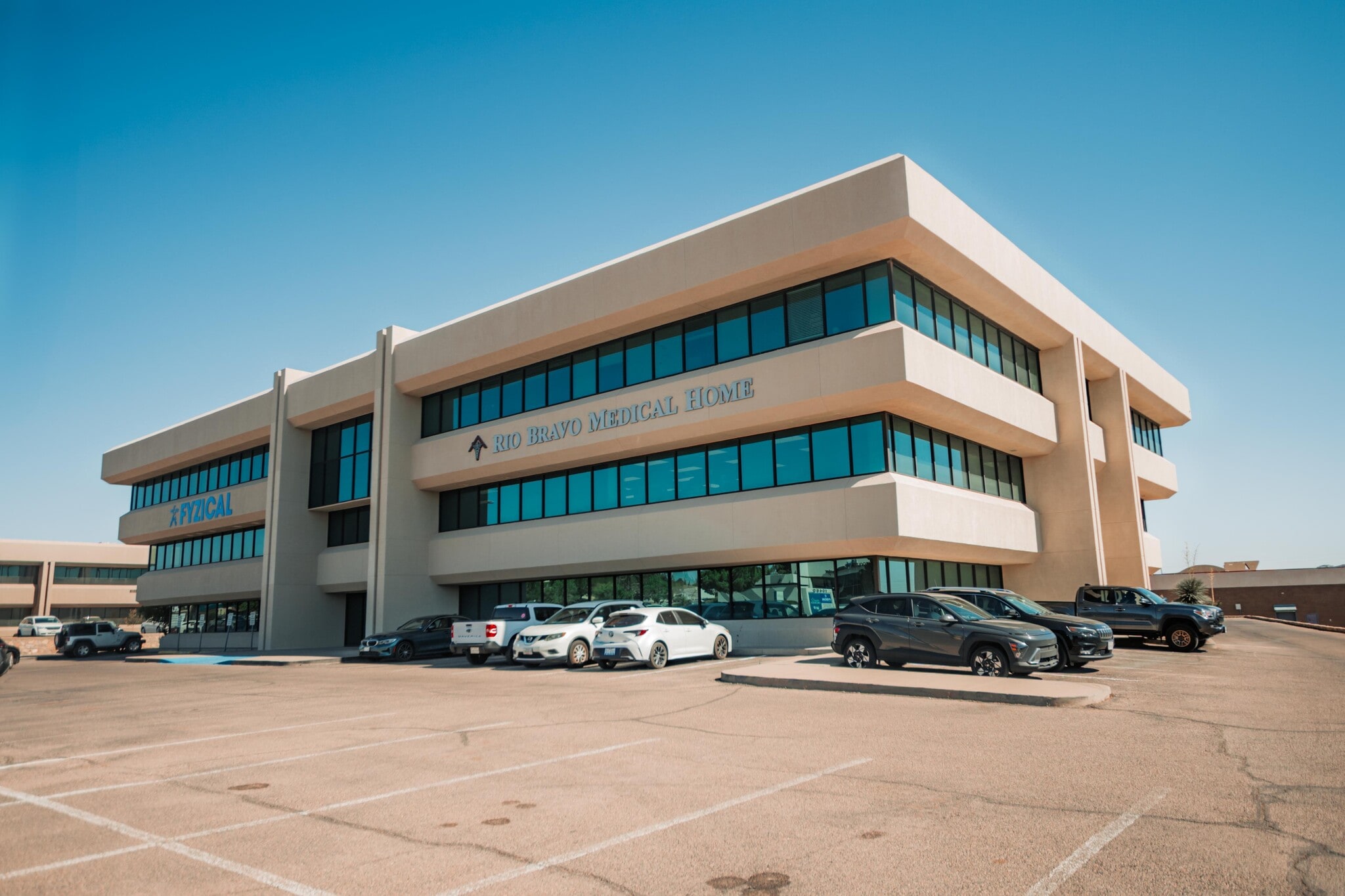 10460 Vista Del Sol Dr, El Paso, TX for lease Building Photo- Image 1 of 15