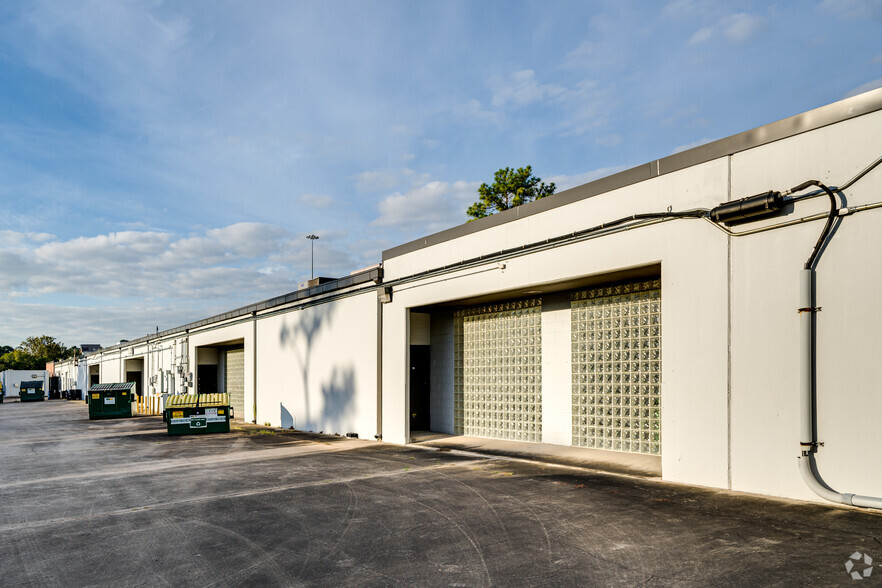 6801 Portwest Dr, Houston, TX for lease - Building Photo - Image 3 of 4