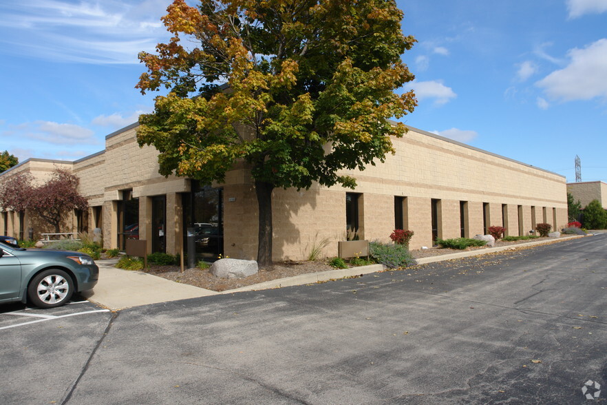 11548 W Theodore Trecker Way, Milwaukee, WI for lease - Building Photo - Image 3 of 8