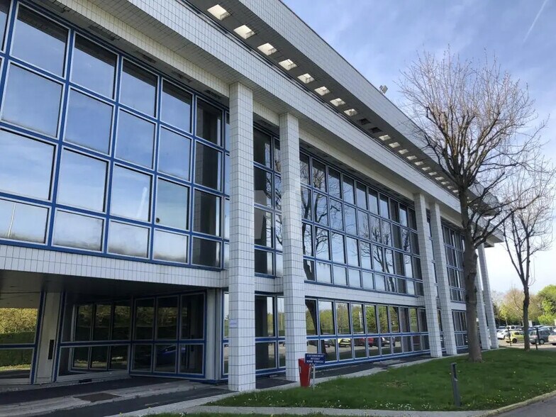 Office in Évry-Courcouronnes for lease - Building Photo - Image 2 of 12