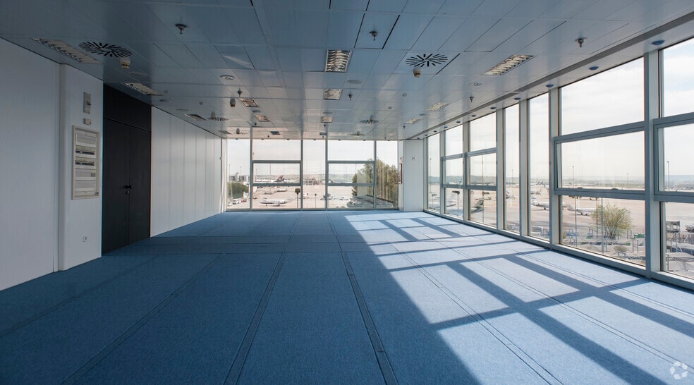 Aeropuerto AS Madrid Barajas, Madrid, Madrid for lease - Building Photo - Image 3 of 13