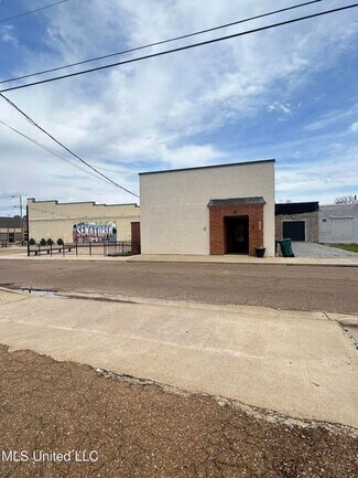 More details for 106 Ward St, Senatobia, MS - Retail for Sale