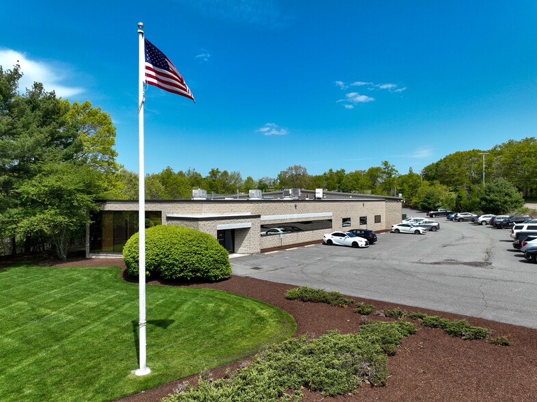 200 John Dietsch Blvd, North Attleboro, MA for lease - Building Photo - Image 2 of 44