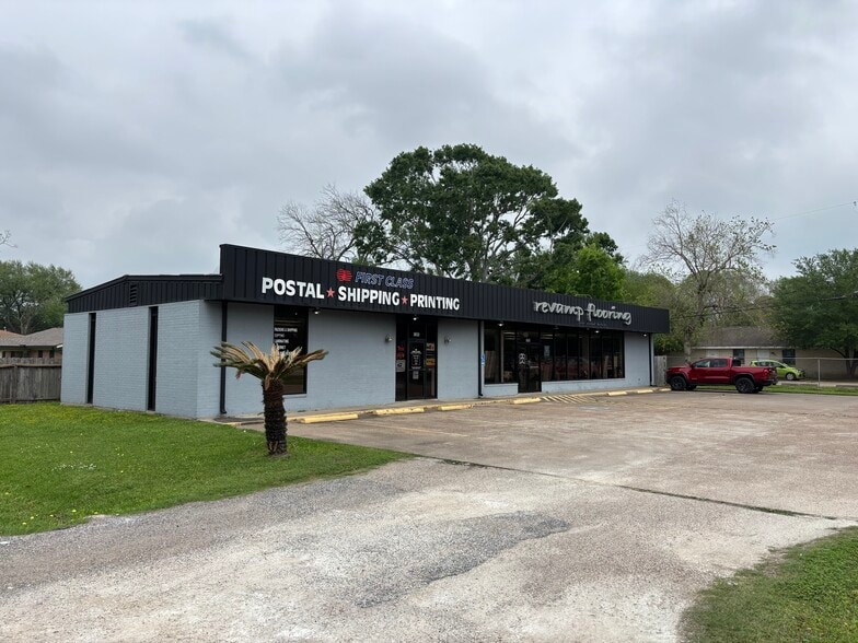 5203-5205 Broadway St, Pearland, TX for lease - Building Photo - Image 1 of 10