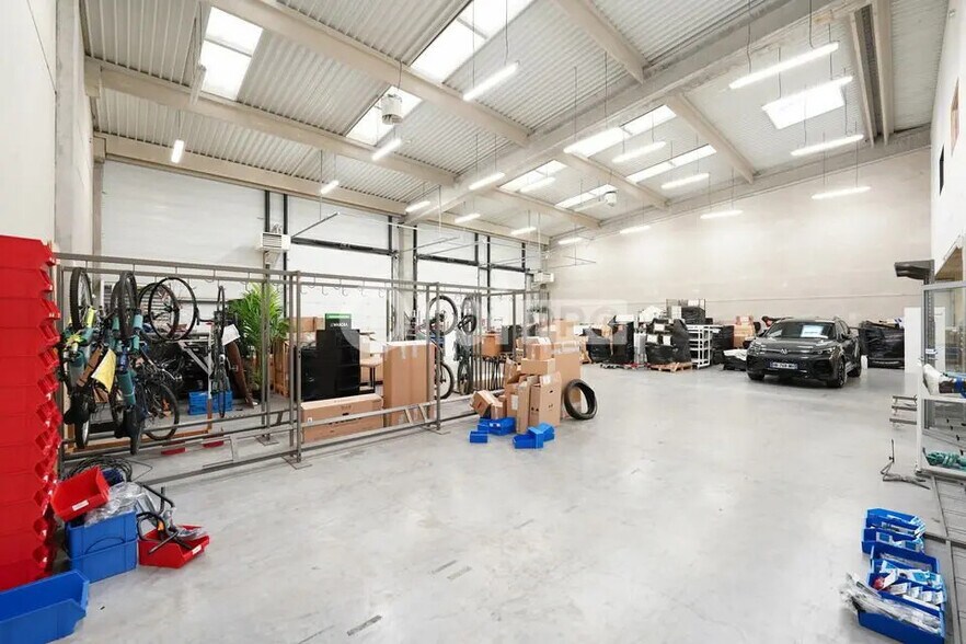 Office in Saint-Quentin-Fallavier for lease - Interior Photo - Image 3 of 21