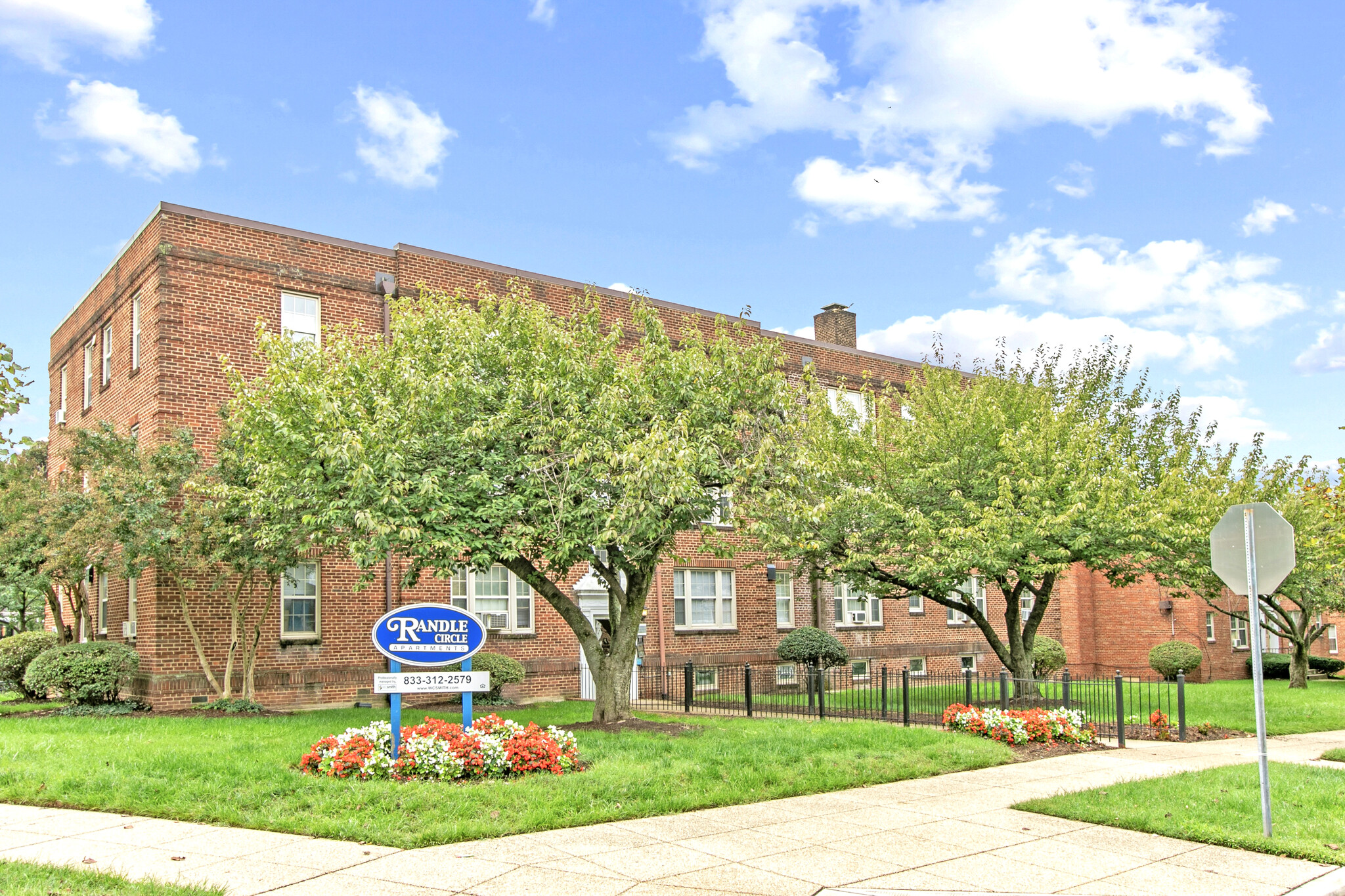 Randle Circle Apartments portfolio of 4 properties for sale on LoopNet.com Building Photo- Image 1 of 16