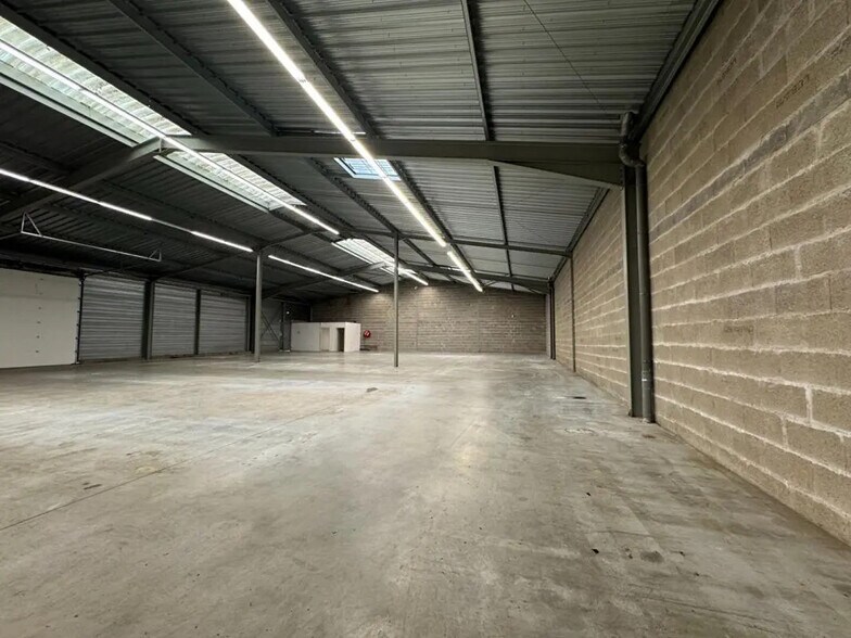 Industrial in Tours for sale - Interior Photo - Image 3 of 9
