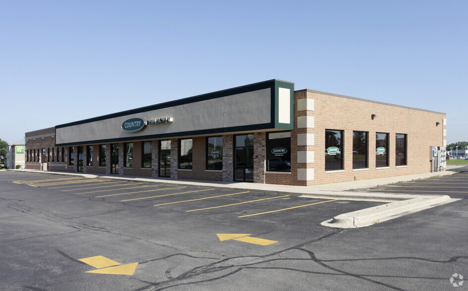 1950 Dekalb Ave, Sycamore, IL for sale - Primary Photo - Image 1 of 1