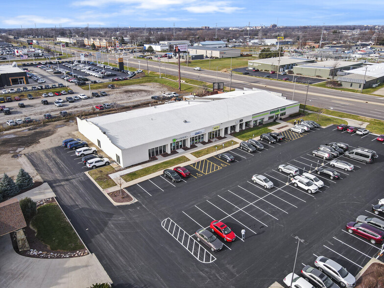 1603 Morrissey Dr, Bloomington, IL for lease - Building Photo - Image 3 of 8