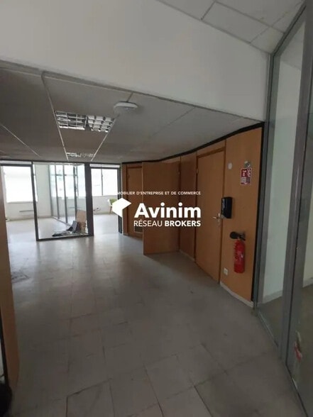 Retail in Nice for lease - Interior Photo - Image 1 of 6