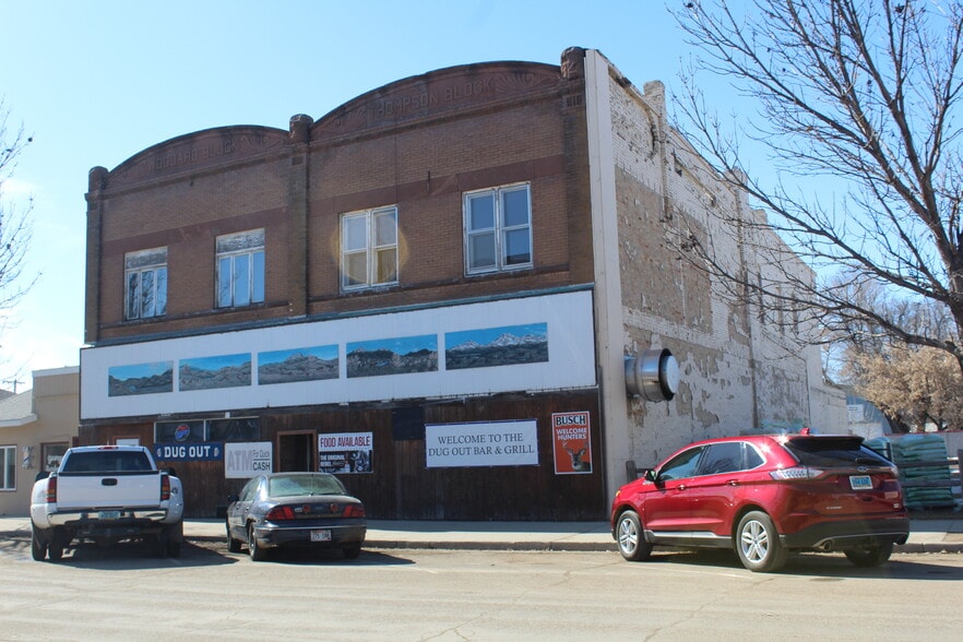 419 Briggs Ave S, Park River, ND 58270