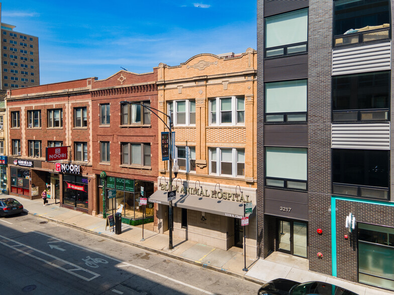 3219 N Clark St, Chicago, IL for sale - Building Photo - Image 3 of 8