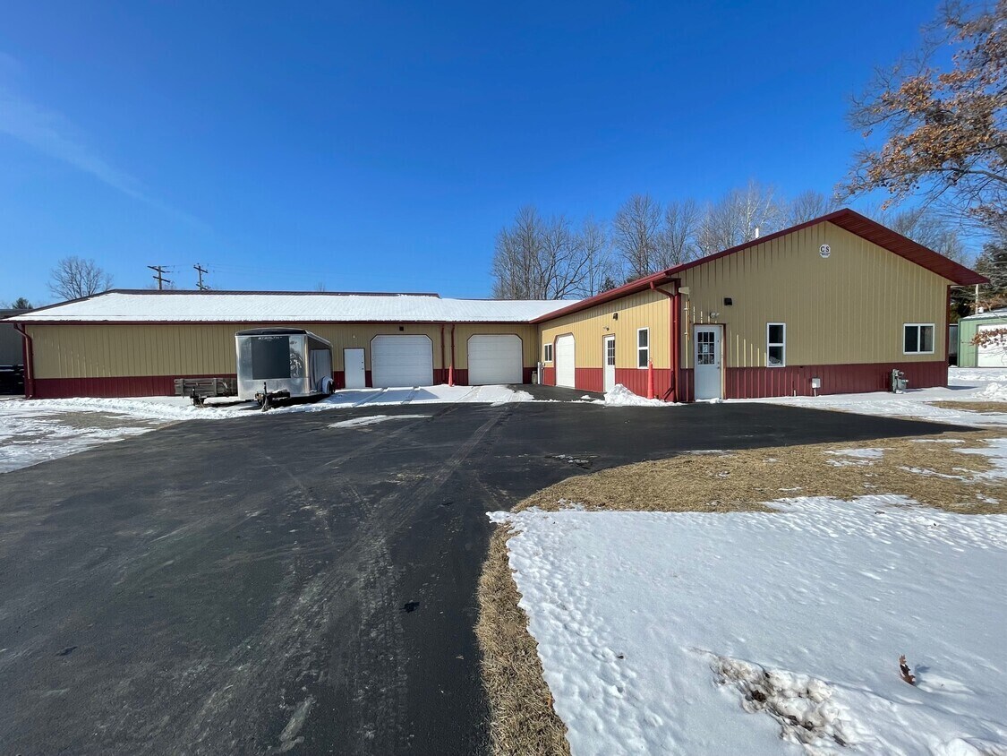 5605 13th St, Menominee, MI 49858