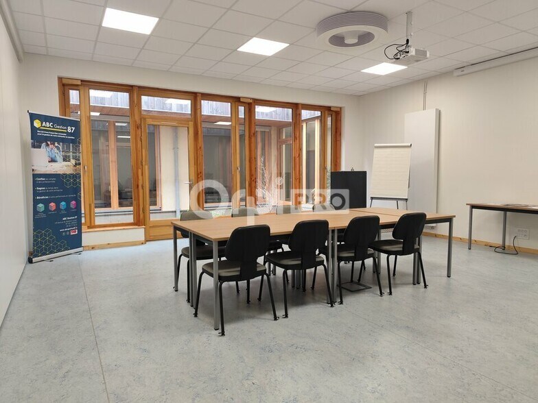 Office in Limoges for lease - Interior Photo - Image 1 of 5