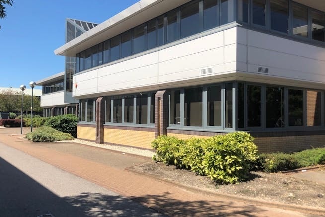 Fishponds Rd, Wokingham for lease Building Photo- Image 1 of 10