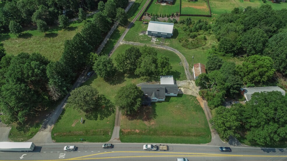 2089 Locust Hill Rd, Greer, SC for sale - Building Photo - Image 1 of 1