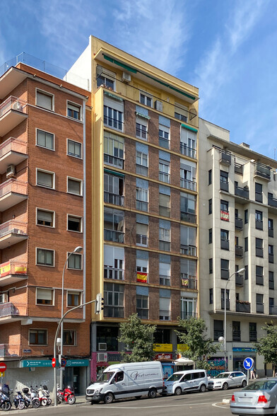 Multifamily in Madrid, MAD for sale - Building Photo - Image 2 of 2