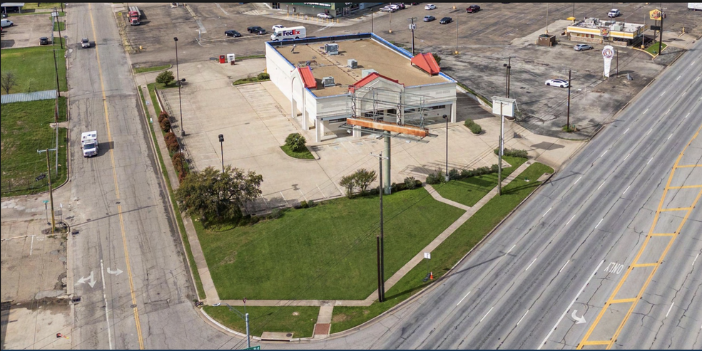 1513 S Valley Mills Dr, Beverly Hills, TX for lease - Building Photo - Image 1 of 6