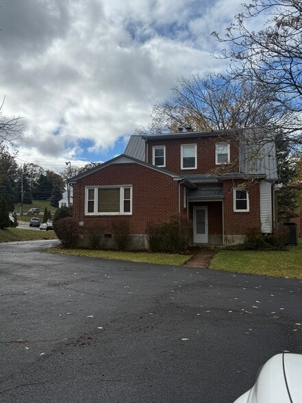 7 Radford St NW, Christiansburg, VA for sale - Building Photo - Image 2 of 9