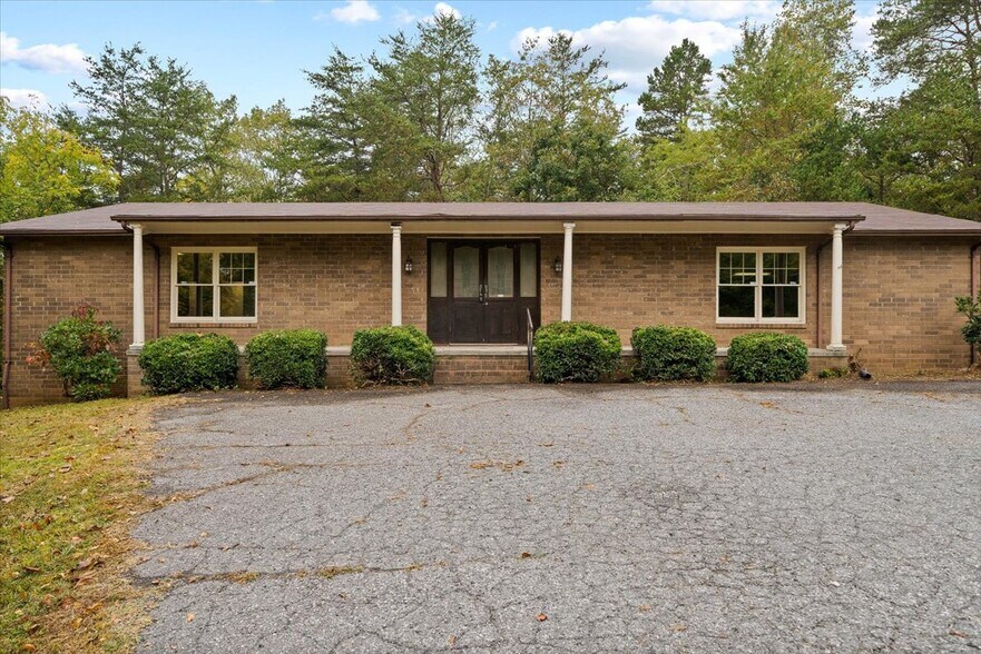 4164 Henry River Rd, Hickory, NC 28602