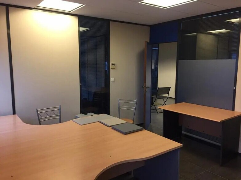 Office in Messimy for lease - Interior Photo - Image 3 of 5