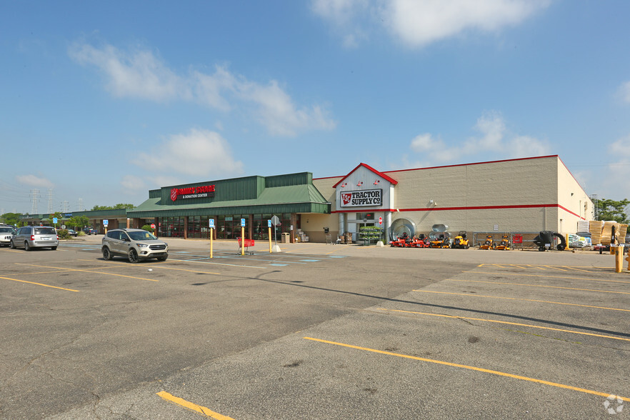 3000-3116 Van Horn Rd, Trenton, MI for lease - Primary Photo - Image 1 of 11