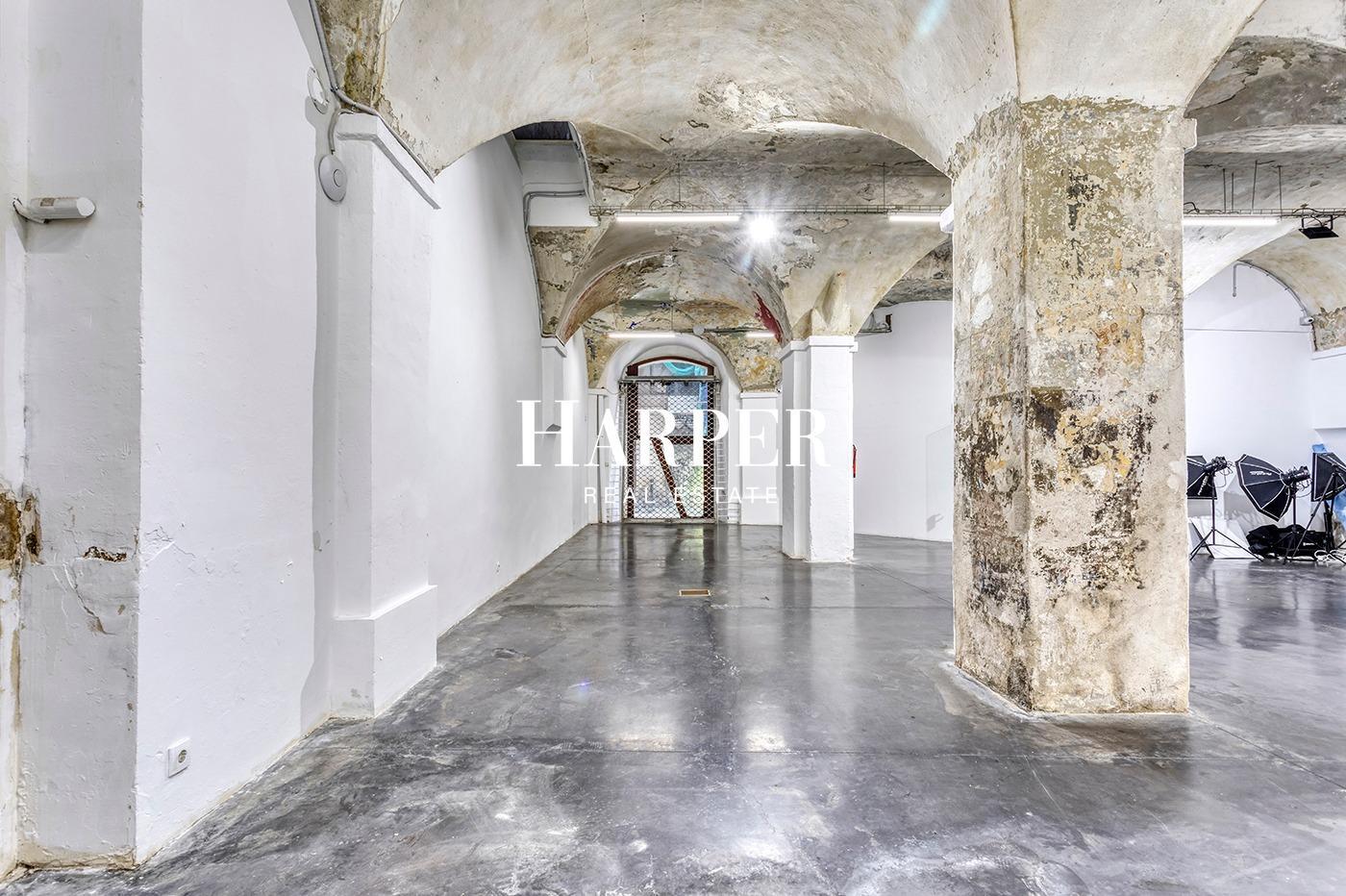 Multifamily in Barcelona, Barcelona for sale Interior Photo- Image 1 of 1