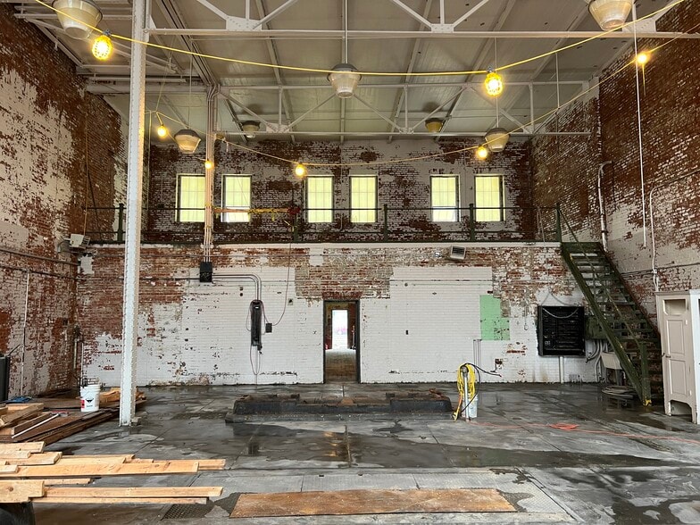 536 Wabash, Indianapolis, IN for lease - Primary Photo - Image 1 of 4