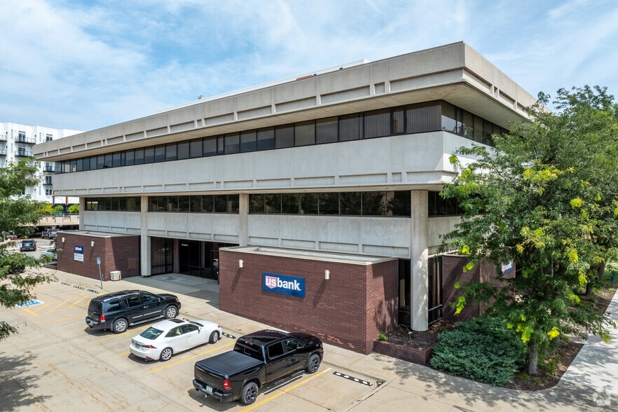 425 Cedar St, Waterloo, IA for sale - Primary Photo - Image 1 of 6
