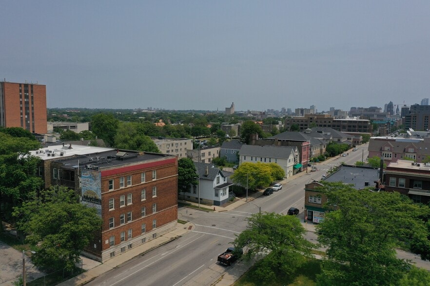 805 N 22nd St, Milwaukee, WI for sale - Building Photo - Image 3 of 11
