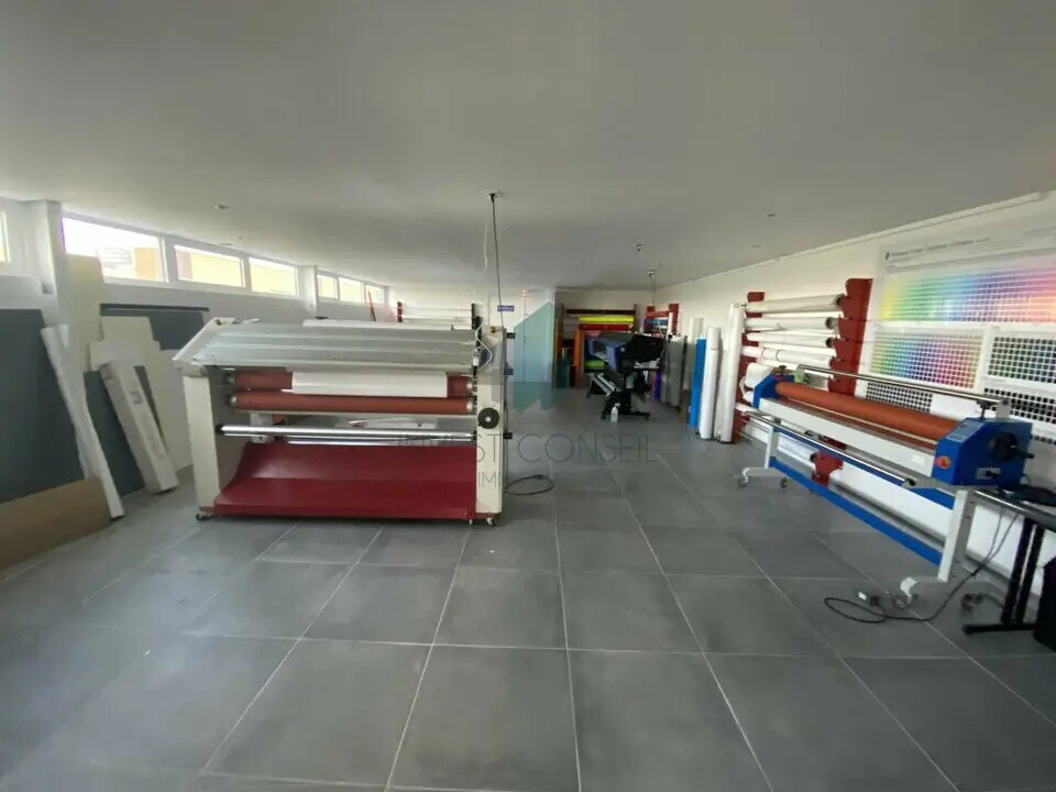 Flex in Boissy-l'Aillerie for lease Interior Photo- Image 1 of 2